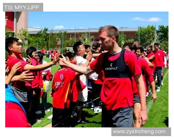 与足球明星的亲密瞬间我与偶像的合照故事